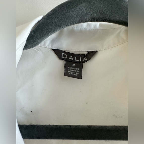 DALIA SIZE MEDIUM BUTTON DOWN BLOUSE Mark on sleeve, Great condition - Picture 4 of 7